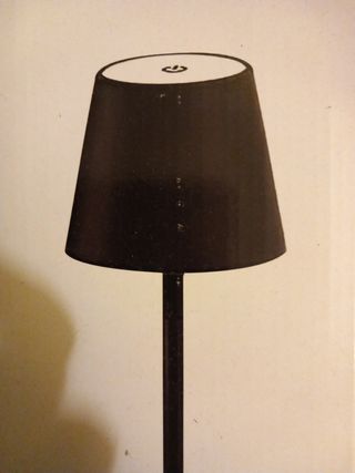 Lampada da tavolo nera in metallo