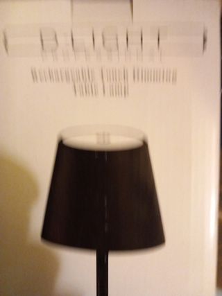 Lampada da tavolo nera in metallo