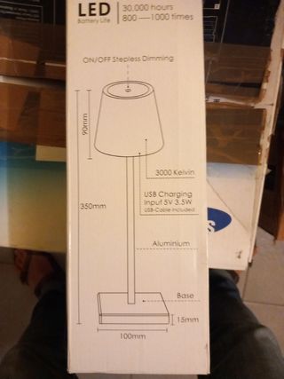 Lampada da tavolo nera in metallo