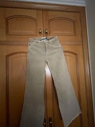 Pantalones campana beige