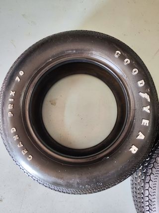 Neumáticos Goodyear Grand Prix 70 vintage.