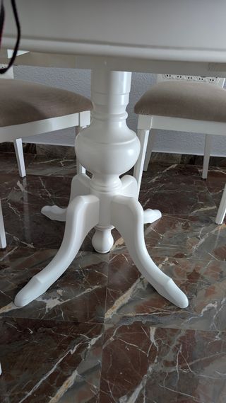 Mesa redonda de madera maciza blanca con cristal 
