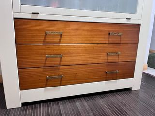 Mueble salón-comedor blanco y marrón