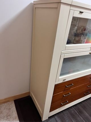 Mueble salón-comedor blanco y marrón