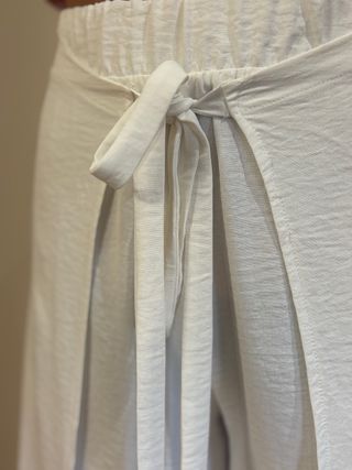 pantalones blanco roto flojos