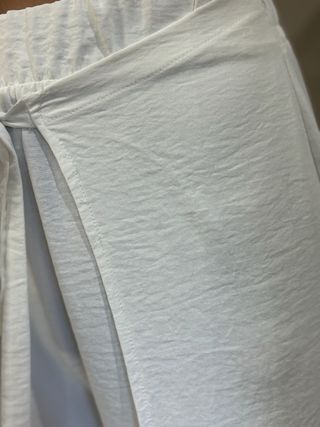 pantalones blanco roto flojos