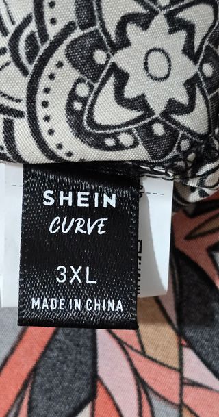 Blusa hombros al descubierto estampado mandalas.