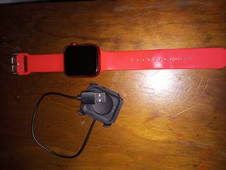 Smartwatch rojo c/cargador