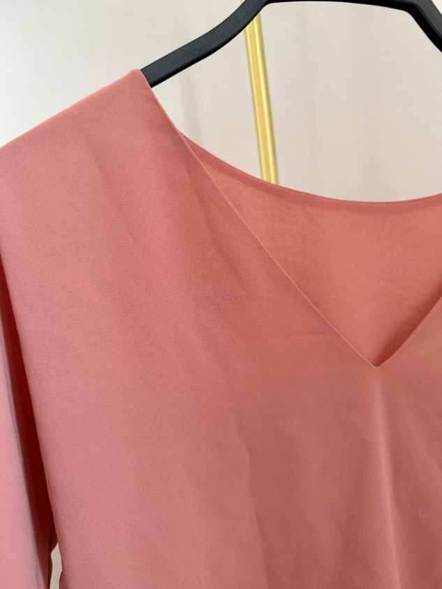 Blusa rosa salmón cuello v