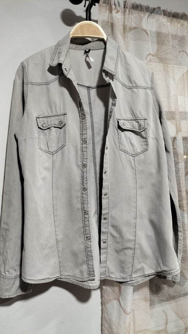 Camisa gris Stradivarius - Talla L