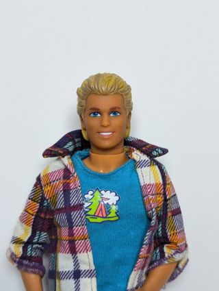 Muñeco Ken camp