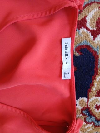 Blusa roja con volantes