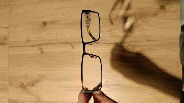 Occhiali Oakley neri e oro