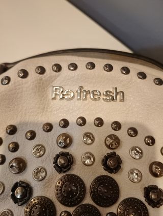 Bolso Refresh con tachuelas