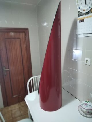 Espejo uña rojo estilizado