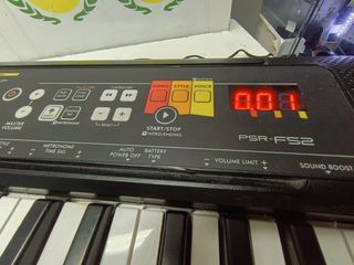 Yamaha PSR-F52: Teclado portátil