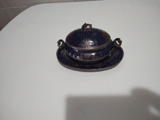 Sopera azul y plata decorativa