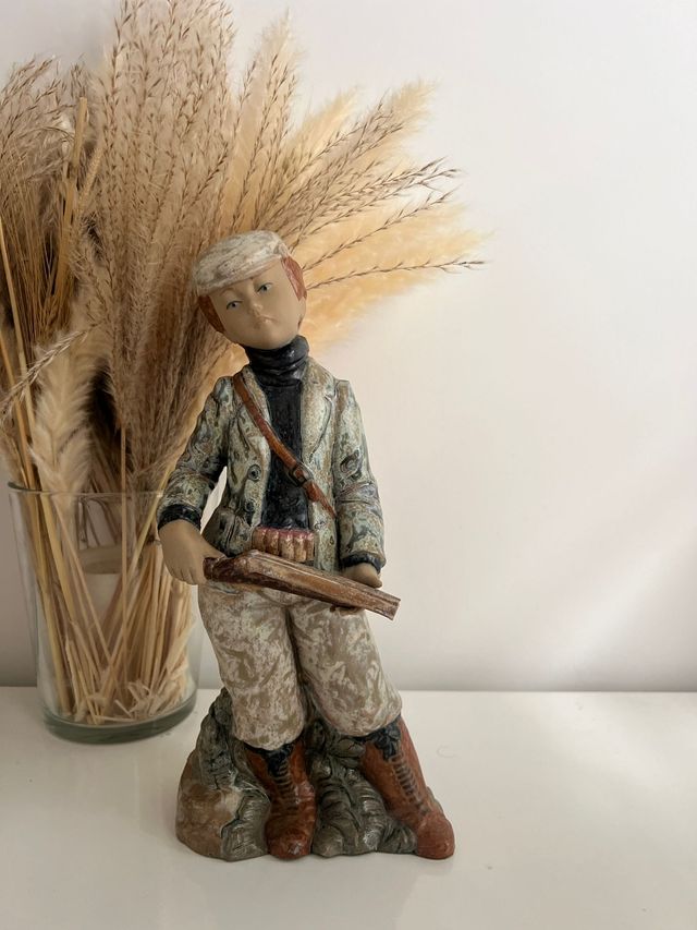 Figura Niño Cazador Porcelana Artistica Levantina