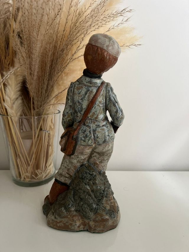 Figura Niño Cazador Porcelana Artistica Levantina