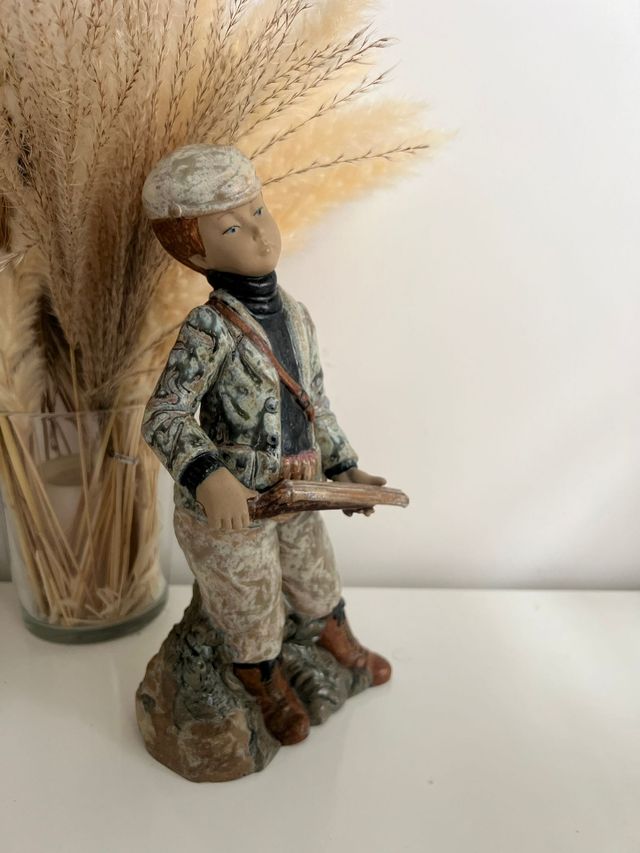 Figura Niño Cazador Porcelana Artistica Levantina