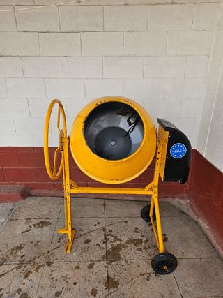 Hormigonera 130L - usada