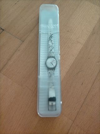 Reloj Swatch  blanco y negro