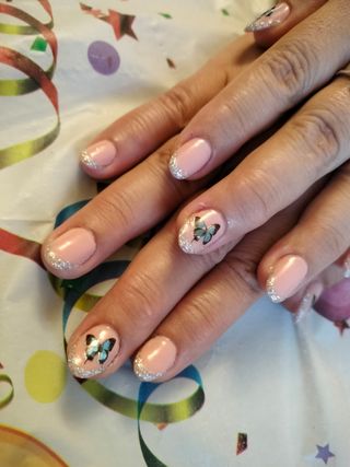 Servicio de manicura y pedicura 