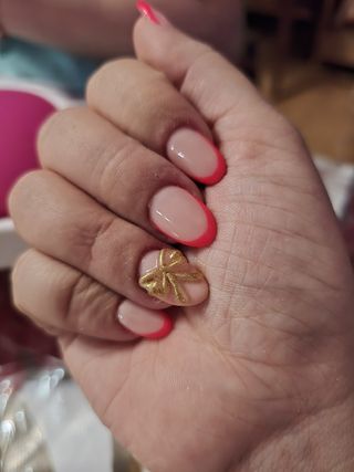 Servicio de manicura y pedicura 