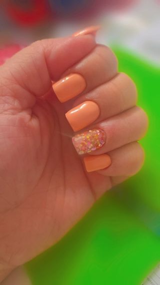 Servicio de manicura y pedicura 