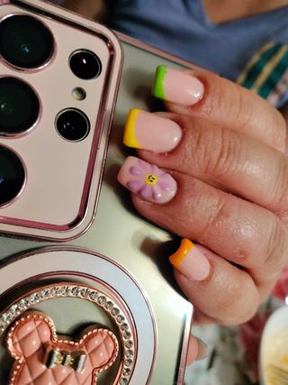 Servicio de manicura y pedicura 