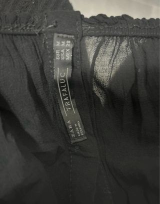 Blusa negra hombros descubiertos