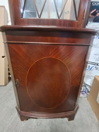 Vitrina esquinera clásica inglés de caoba años 50