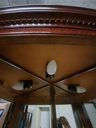 Vitrina esquinera clásica inglés de caoba años 50