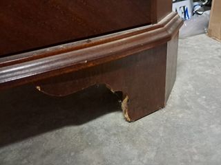 Vitrina esquinera clásica inglés de caoba años 50