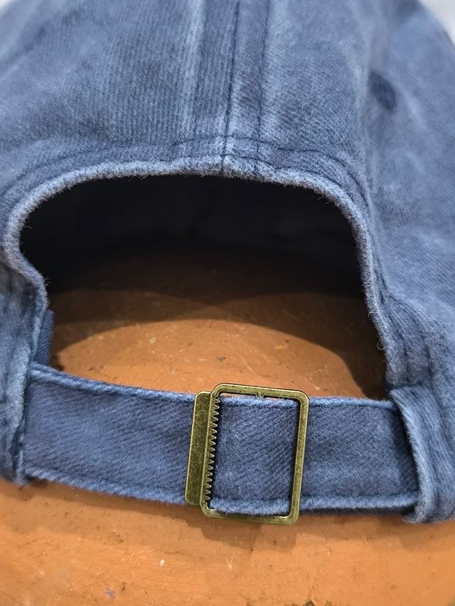 Gorra azul oscura estilo vintage