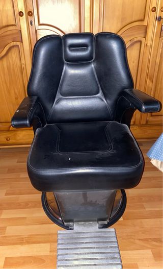 Sillón de barbero clásico en buen estado