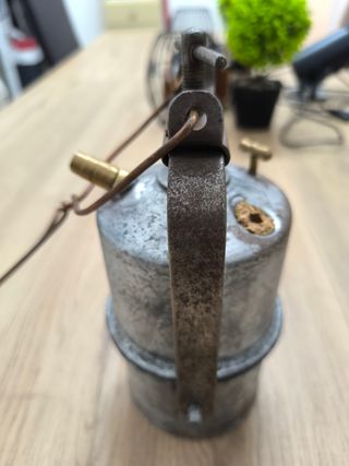 Lampada a carburo antica da testare