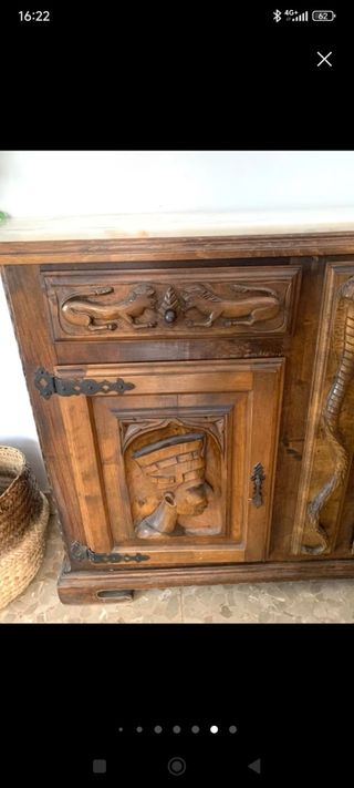 Mueble antiguo estilo egipcio