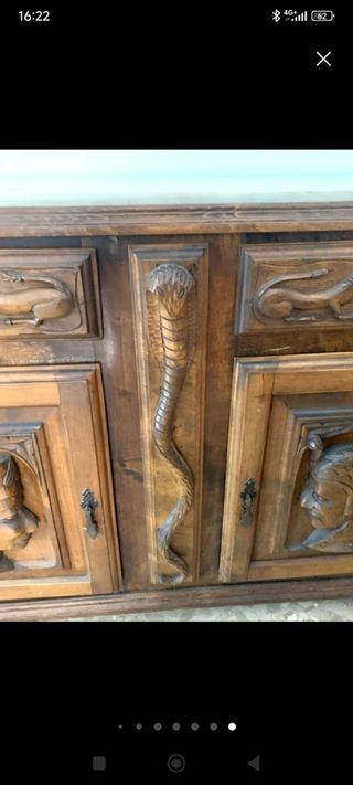 Mueble antiguo estilo egipcio