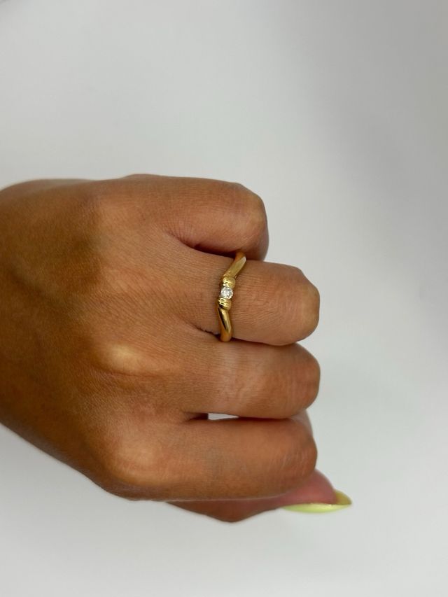 Anillo oro amarillo 18k diamante