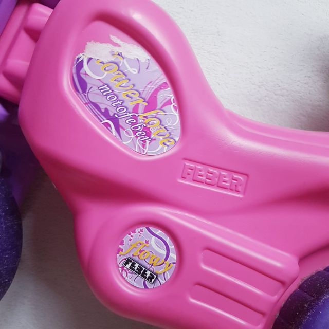 Feber correpasillos Moto Famosa. Motofeber rosa