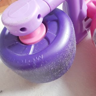 Feber correpasillos Moto Famosa. Motofeber rosa