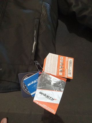 Chaqueta moto con protecciones y sin usar.