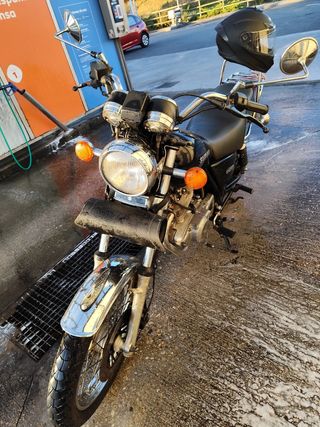 Suzuki GN250: Impecable