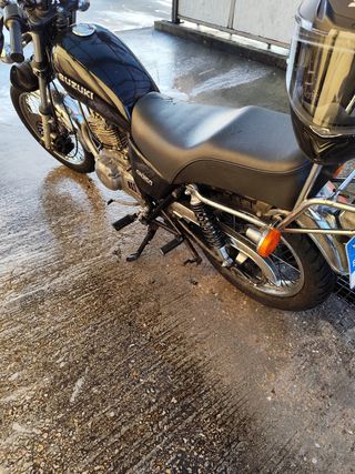 Suzuki GN250: Impecable