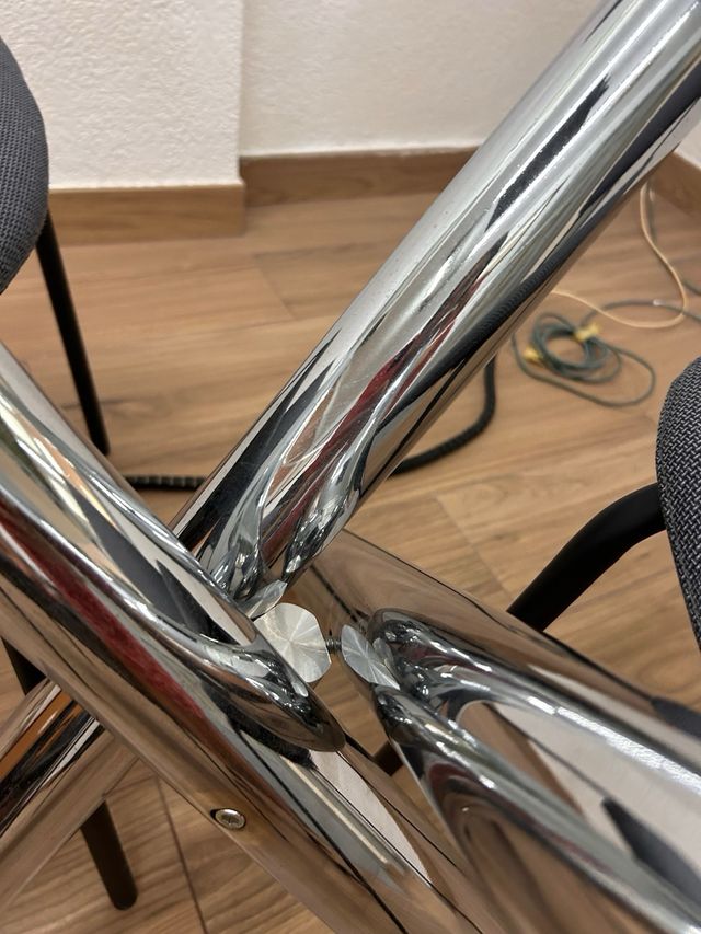 Mesa cristal + 4 sillas grises