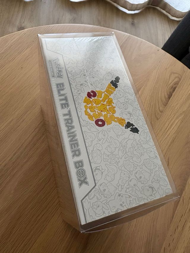 ETB Pokemon Generations 20 Aniversario Sellado