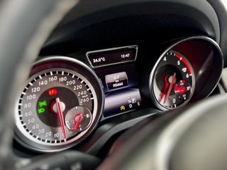 Mercedes-Benz GLA 200 d URBAN 90.000 KM 