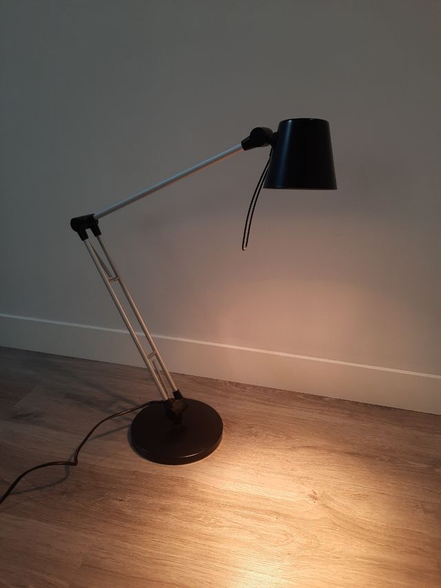 Flexo articulado de  metal.