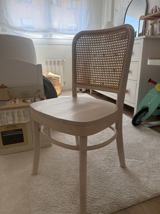 Silla Ratán-Madera: Cómoda y Resistente